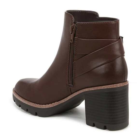 Naturalizer Madalynn Strap Water Repellent Ankle Lug Bootie In Chocolate Size 7 - Picture 2 of 12
